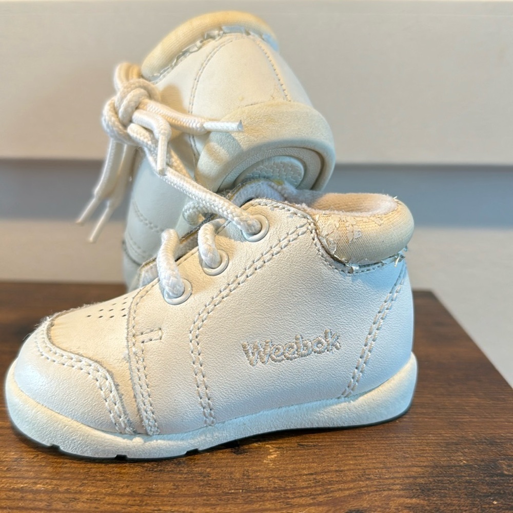 Weebok‎ Baby shoes white size 1 1/2 M